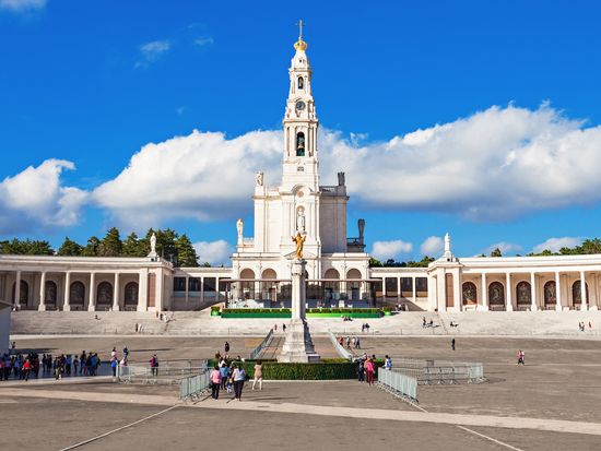 Portugal_Fatima_Sanctuary-of-Fatima_shutterstock_479632015
