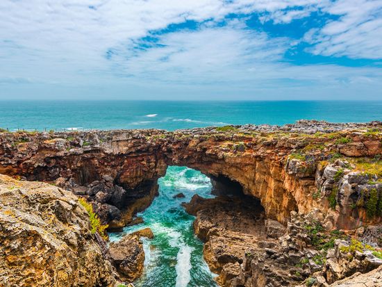 Portugal_Cascais_Boca do Inferno_shutterstock_1510323335